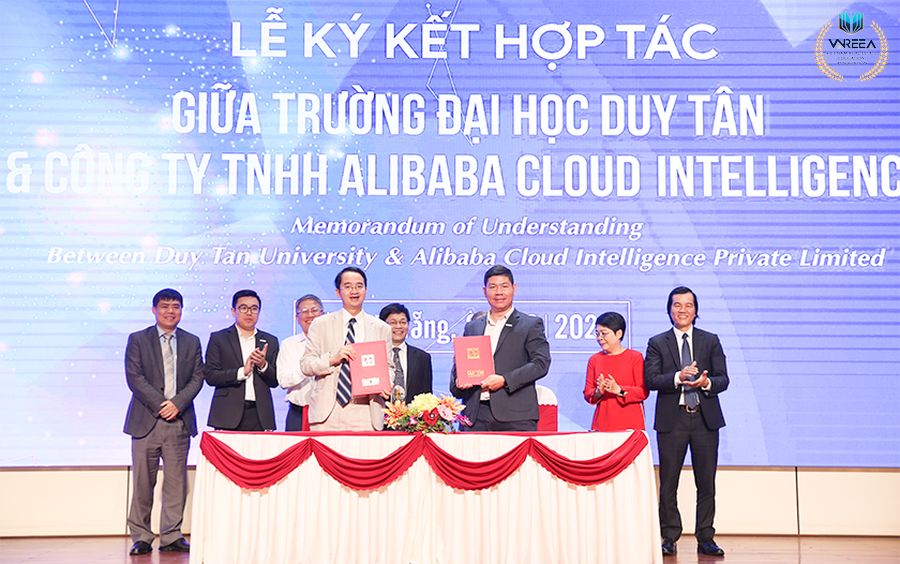 Đại học Duy Tân Ký kết Hợp tác với Công ty Alibaba Cloud Intelligence