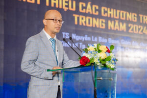 TS. Nguyễn Lê Bảo Đoan, Giám đốc chương trình BĐS, Đại học Kinh tế Tp. Hồ Chí Minh, Phó Chủ tịch LCH Đào tạo BĐS Việt Nam giới thiệu các chương trình trọng điểm tại hội nghị